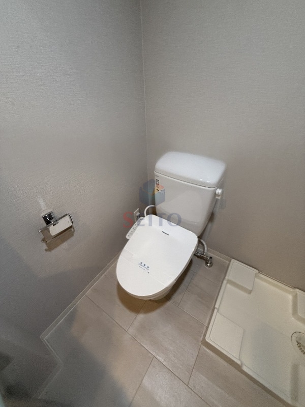 地下鉄御堂筋線 江坂駅 徒歩5分 10階建 築18年のトイレ写真