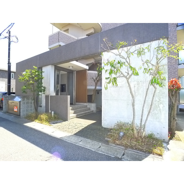 エントランス　毎日通るエントランスはこのようになっています