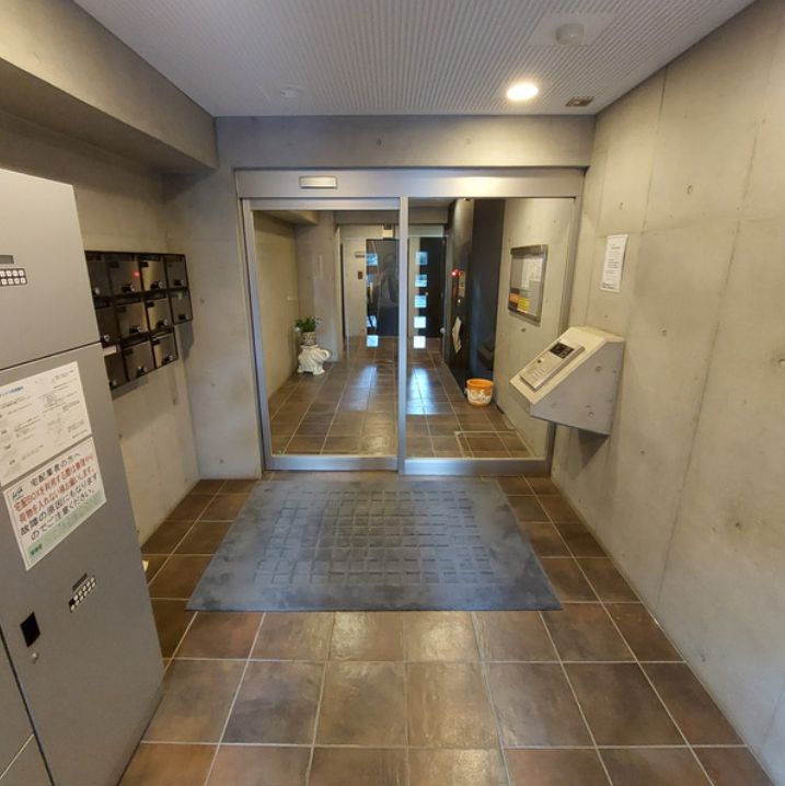 エントランス　弊社は都内全域の物件をご紹介可能です！
