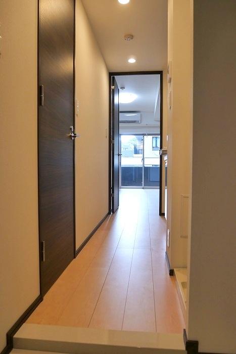 玄関　※別部屋の参考写真です。