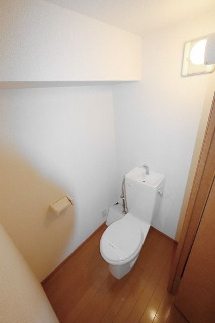 レオパレスデルニエのトイレ写真
