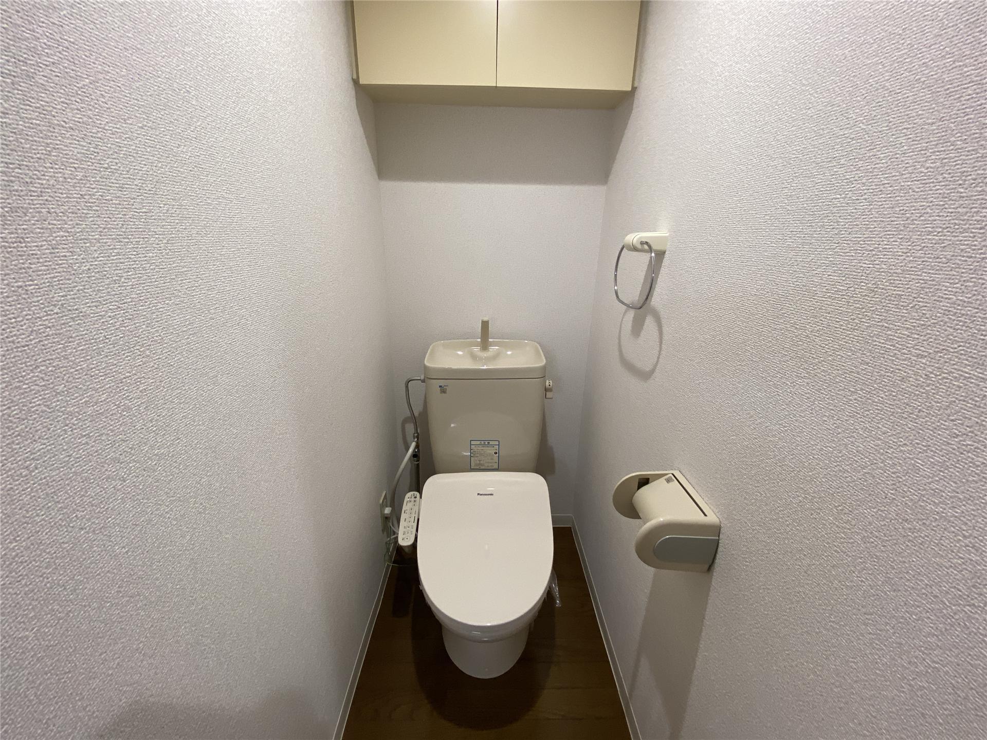 トイレ　温水洗浄便座付きのトイレです