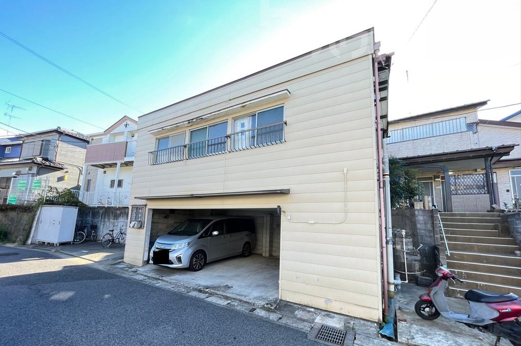 建物外観　駐車場