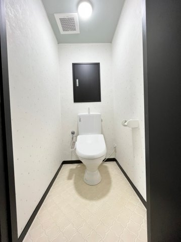 トイレ　別号室の画像です。ご参考下さい。