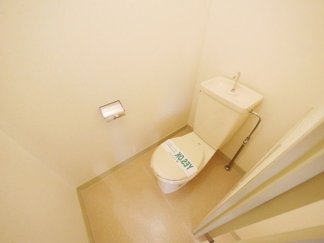 ＪＲ京浜東北線 南浦和駅 徒歩17分 3階建 築39年のトイレ写真