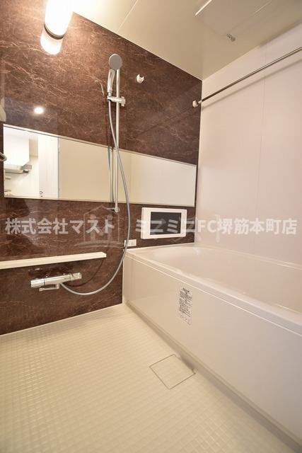 バス・シャワールーム　※奇数階は床・建具とブラウン系です。