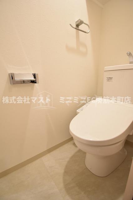 トイレ　※奇数階は床・建具とブラウン系です。