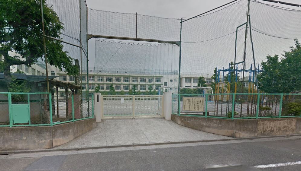 小学校　大田区立徳持小学校（小学校）まで551m