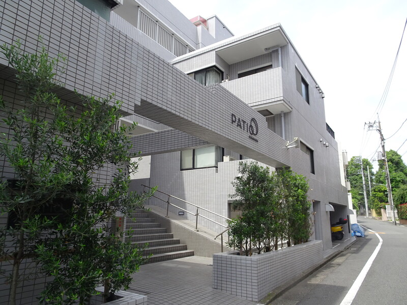 東急池上線 御嶽山駅 徒歩13分 6階建 築40年の外観写真