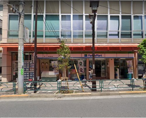 コンビニ　ファミリーマート 駒込駅北店（コンビニ）まで59m