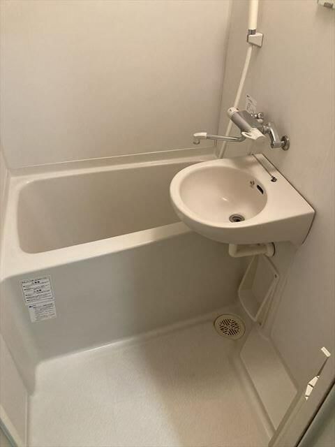 バス・シャワールーム　※反転タイプの写真を使用しています。