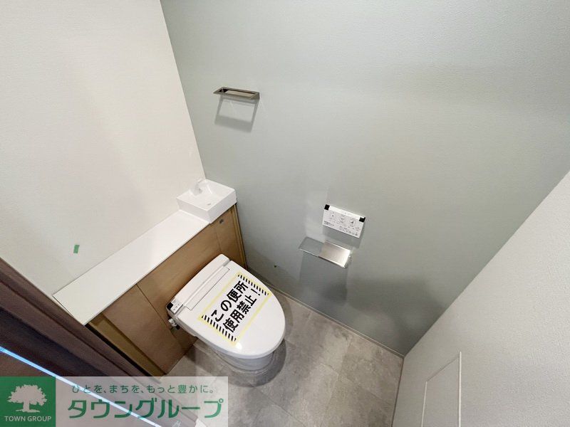 トイレ　別部屋参照の為色味が異なります。