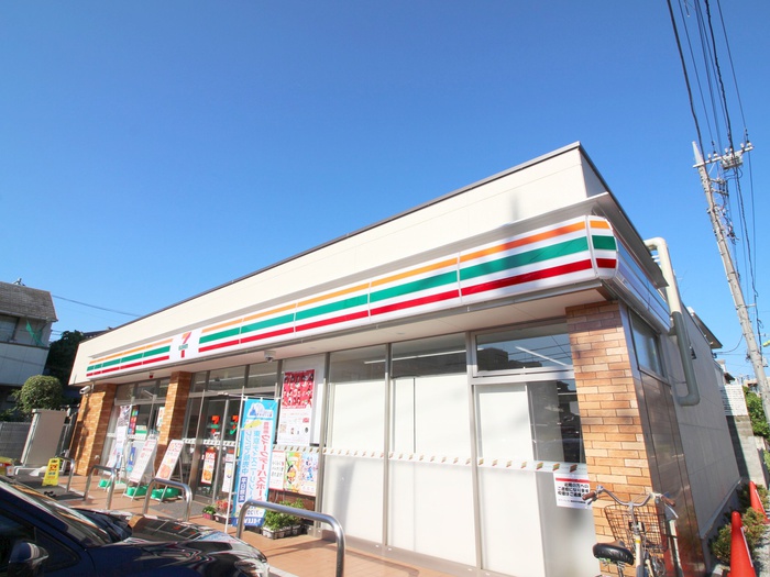 コンビニ　セブンイレブン（コンビニ）まで335m