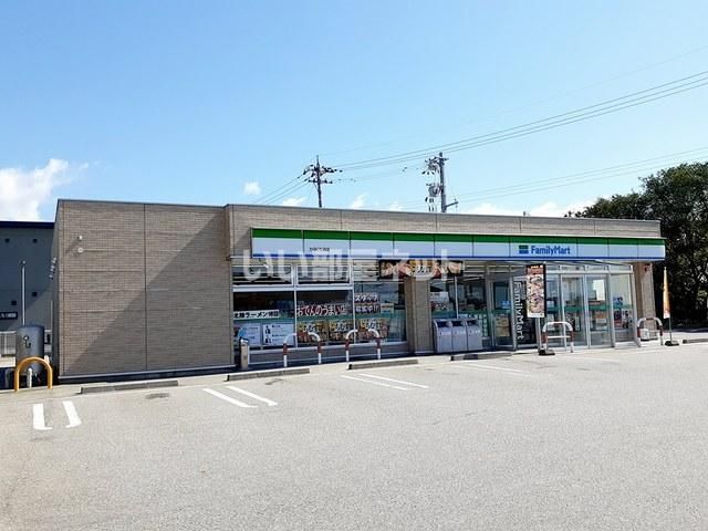 コンビニ　ファミリーマートかほく浜松店（コンビニ）まで817m
