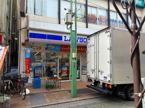 コンビニ　ローソン綱島駅前店（コンビニ）まで739m