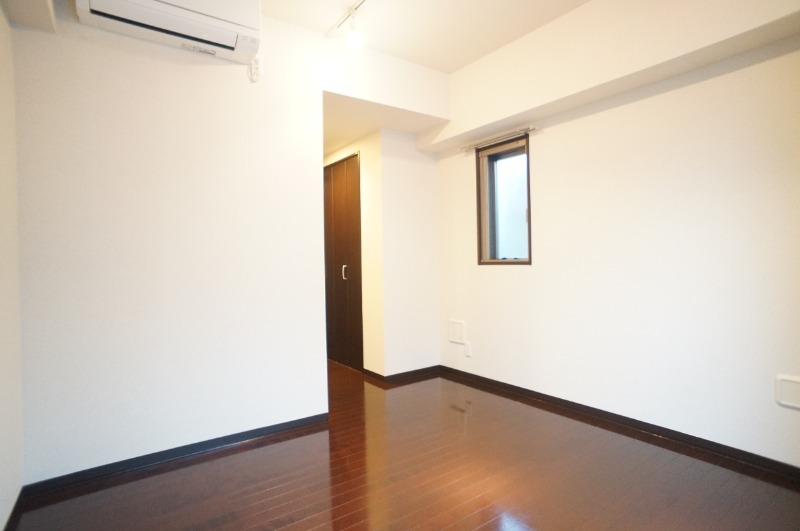 その他部屋・スペース　窓側から見たお部屋です