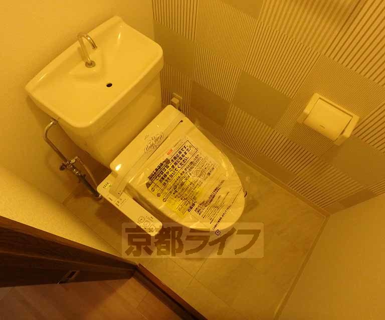 ＪＲ奈良線 宇治駅 徒歩16分 3階建 築32年のトイレ写真