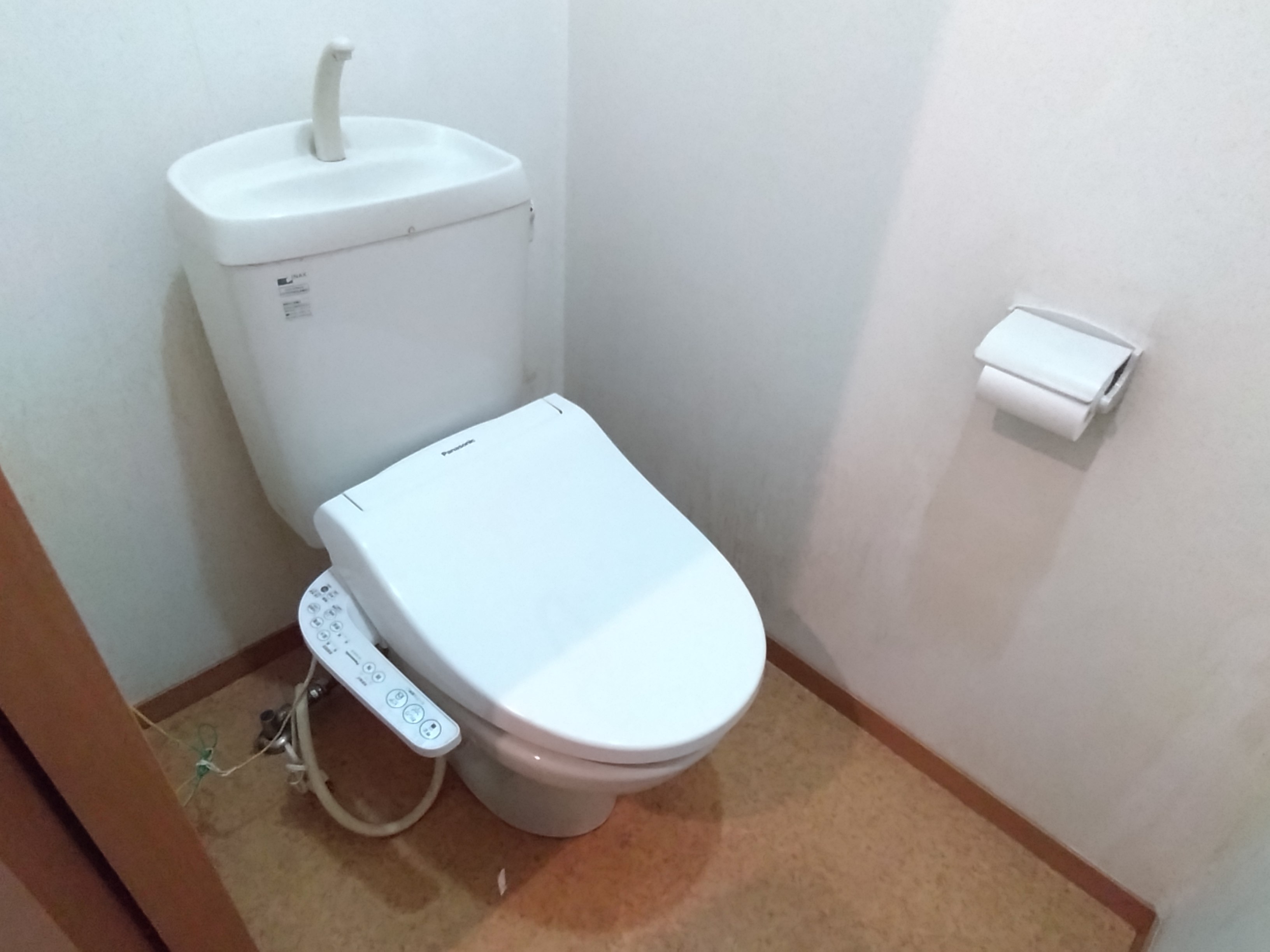 東武伊勢崎線 西新井駅 徒歩6分 2階建 築24年のトイレ写真