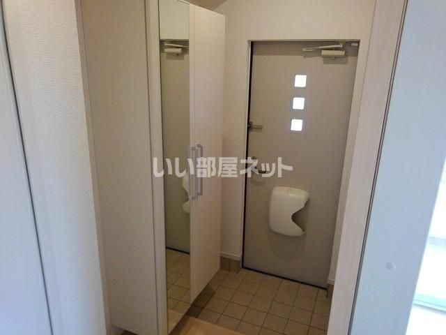 エレガンスBの玄関写真