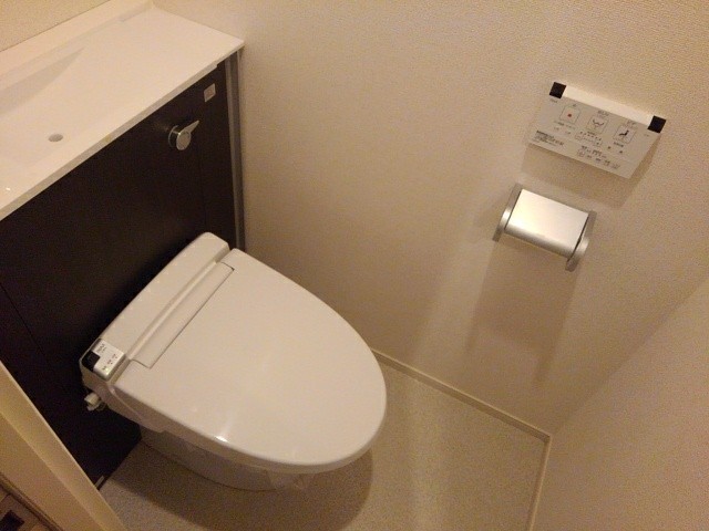 トイレ　個室タイプのトイレ
