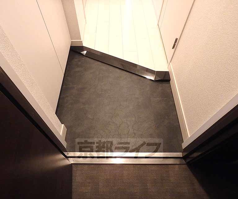 プレサンス京大前の玄関写真