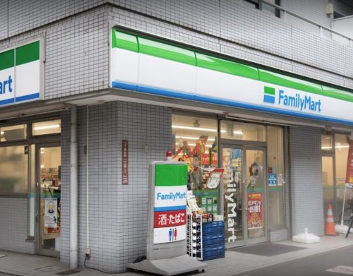 コンビニ　ファミリーマート 下高井戸店（コンビニ）まで819m