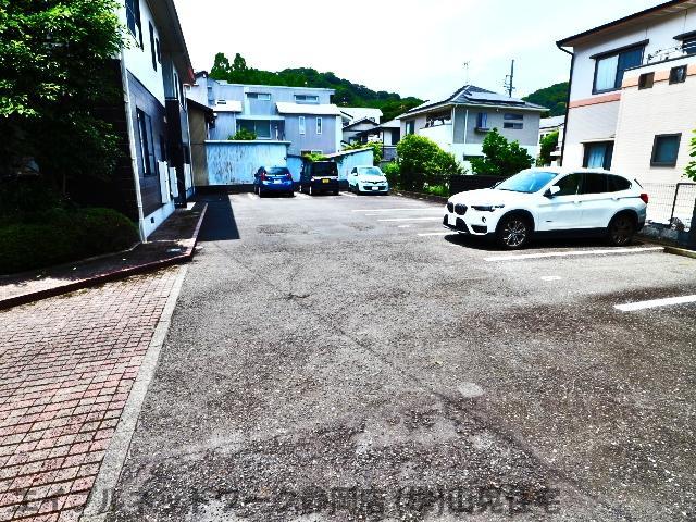 駐車場　車をお持ちの方に嬉しい駐車場付きの物件です
