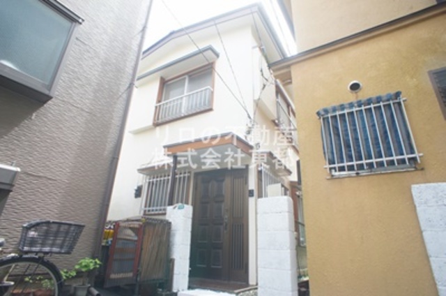 建物外観　周辺は閑静な住宅街ですので落ち着いた住環境です！