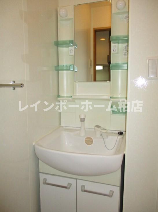 洗面設備　洗髪洗面化粧台です