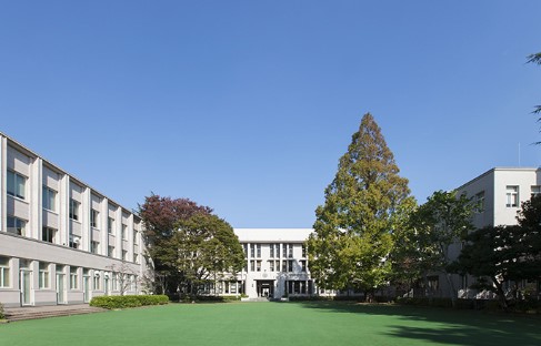 小学校　私立聖心女子学院初等科（小学校）まで370m