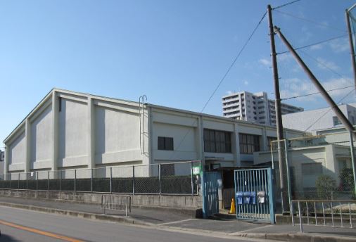 中学校　高槻市立第四中学校（中学校）まで265m