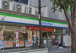 コンビニ　ファミリーマート 東新宿明治通り店（コンビニ）まで132m