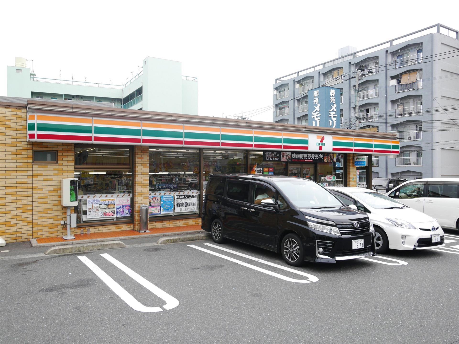 コンビニ　セブンイレブン（コンビニ）まで220m