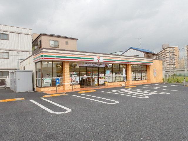 コンビニ　セブンイレブン（コンビニ）まで211m