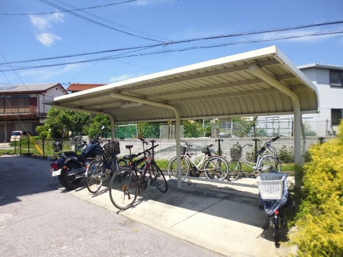 その他共有部分　駐輪場に自転車も停められます♪