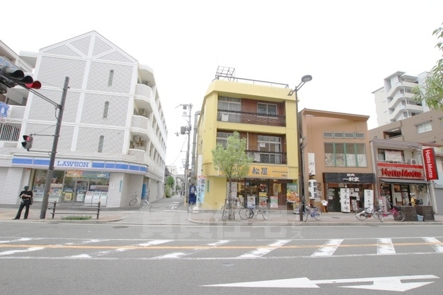 コンビニ　ローソン　阪急三国駅前店（コンビニ）まで23m