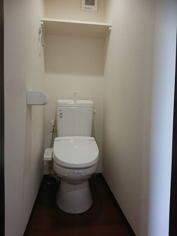 トイレ　※写真は同じマンションの違う部屋のものになります。