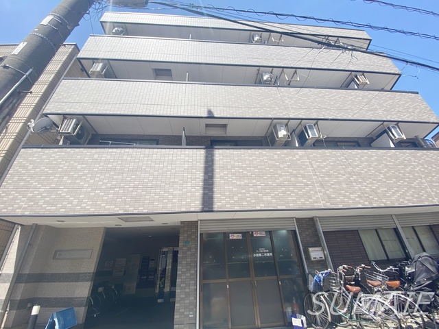 建物外観　4階建てマンション！