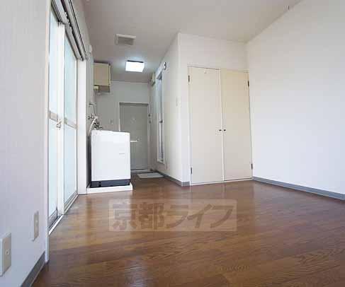 居室・リビング　広々とした部屋です。