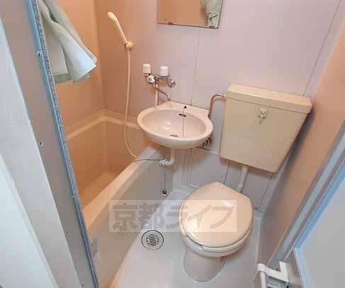 トイレ　ユニットバスなのでトイレ掃除が楽です。