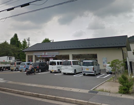コンビニ　セブンイレブン 京都岩倉忠在地町店（コンビニ）まで99m