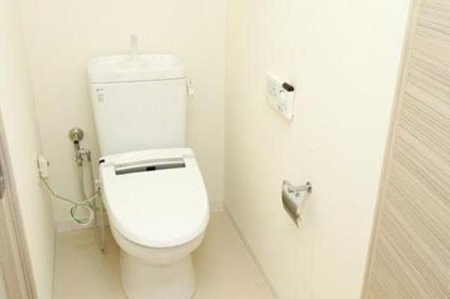 トイレ　※写真は同タイプ住戸です。