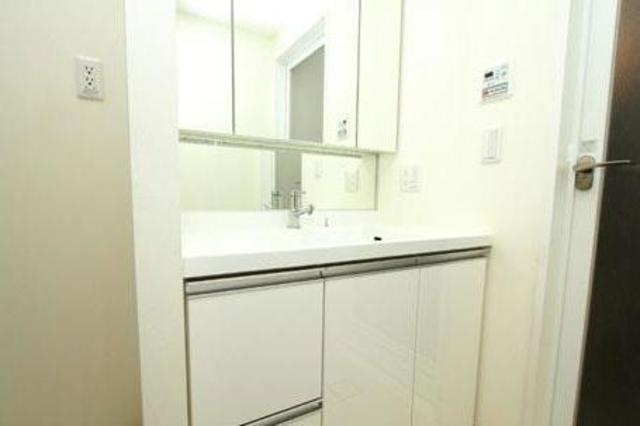 洗面設備　※写真は同タイプ住戸です。