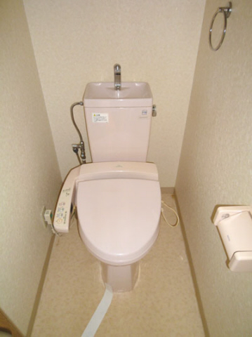 トイレ　温水洗浄便座つき！