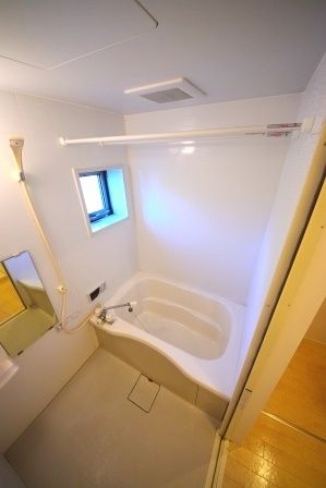 小田急江ノ島線 本鵠沼駅 徒歩10分 2階建 築18年の風呂写真