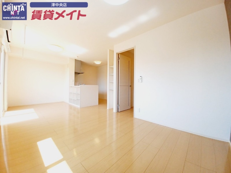 グレイスアベニュー一身田 Aの居間写真