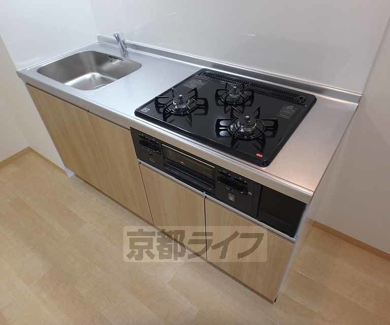 キッチン　３口コンログリル付きシステムキッチンです。