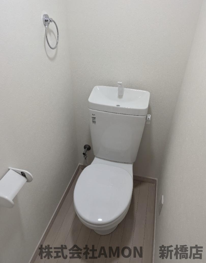 京急本線 子安駅 徒歩8分 3階建 築3年のトイレ写真