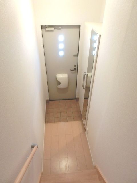 玄関　内階段になります。