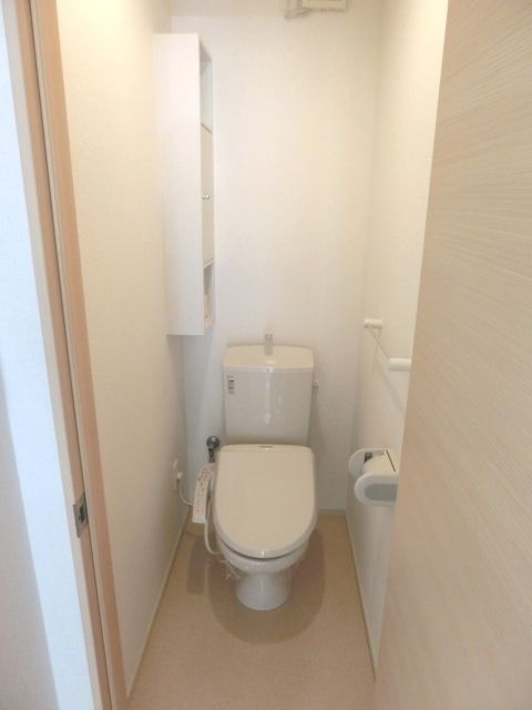 トイレ　洗浄機能付きです。